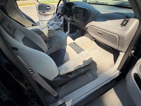 Used 2003 Ford F150 Lightning RWD image 15