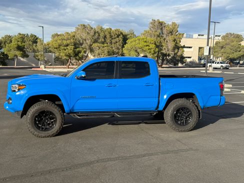 Used 2021 Toyota Tacoma TRD Sport w/ TRD Premium Sport Package image 14
