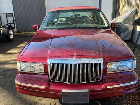 Used 1996 Lincoln Town Car Cartier image 5