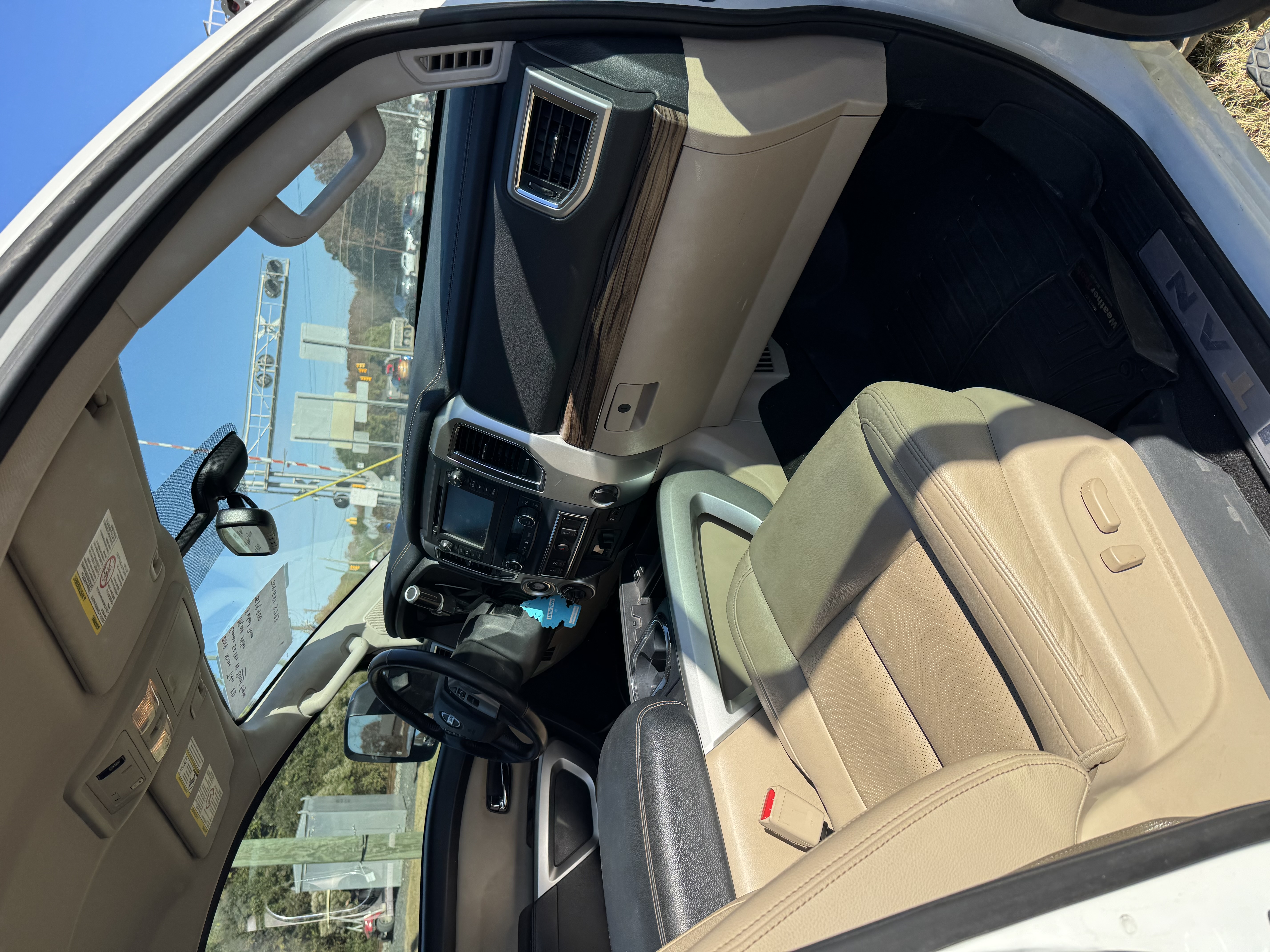 Used 2019 Nissan Titan SL w/ Chrome Package AWD/4WD image 5