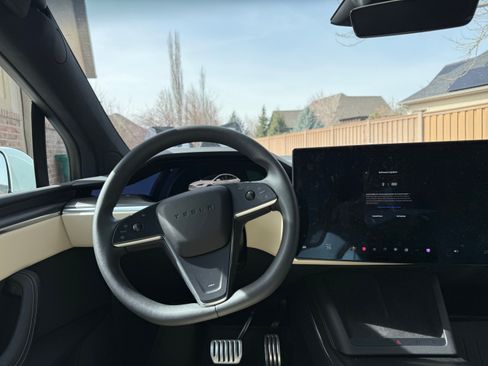 Used 2023 Tesla Model X Plaid image 9