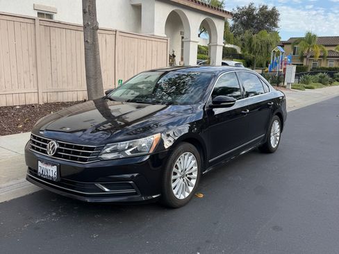 Used 2017 Volkswagen Passat 1.8T SE FWD image 1