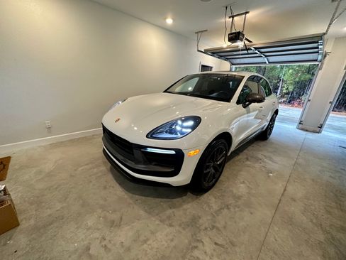 Used 2023 Porsche Macan Turbo AWD/4WD image 11