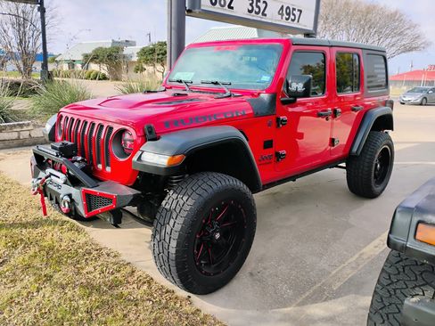 Used 2019 Jeep Wrangler Unlimited Rubicon image 2