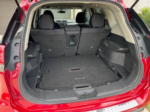 Used 2017 Nissan Rogue SV image 16