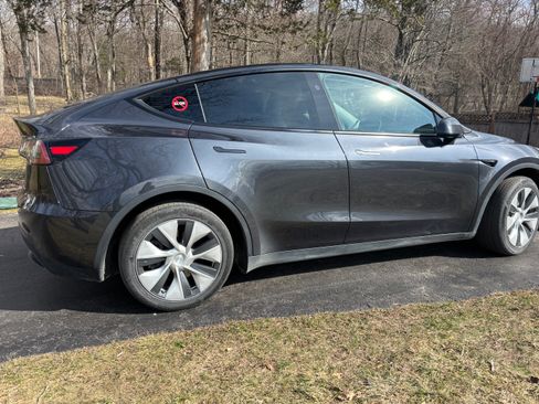 Used 2024 Tesla Model Y Long Range image 6