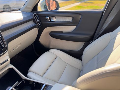 Used 2020 Volvo XC40 T4 Inscription w/ Protection Package Premier image 14