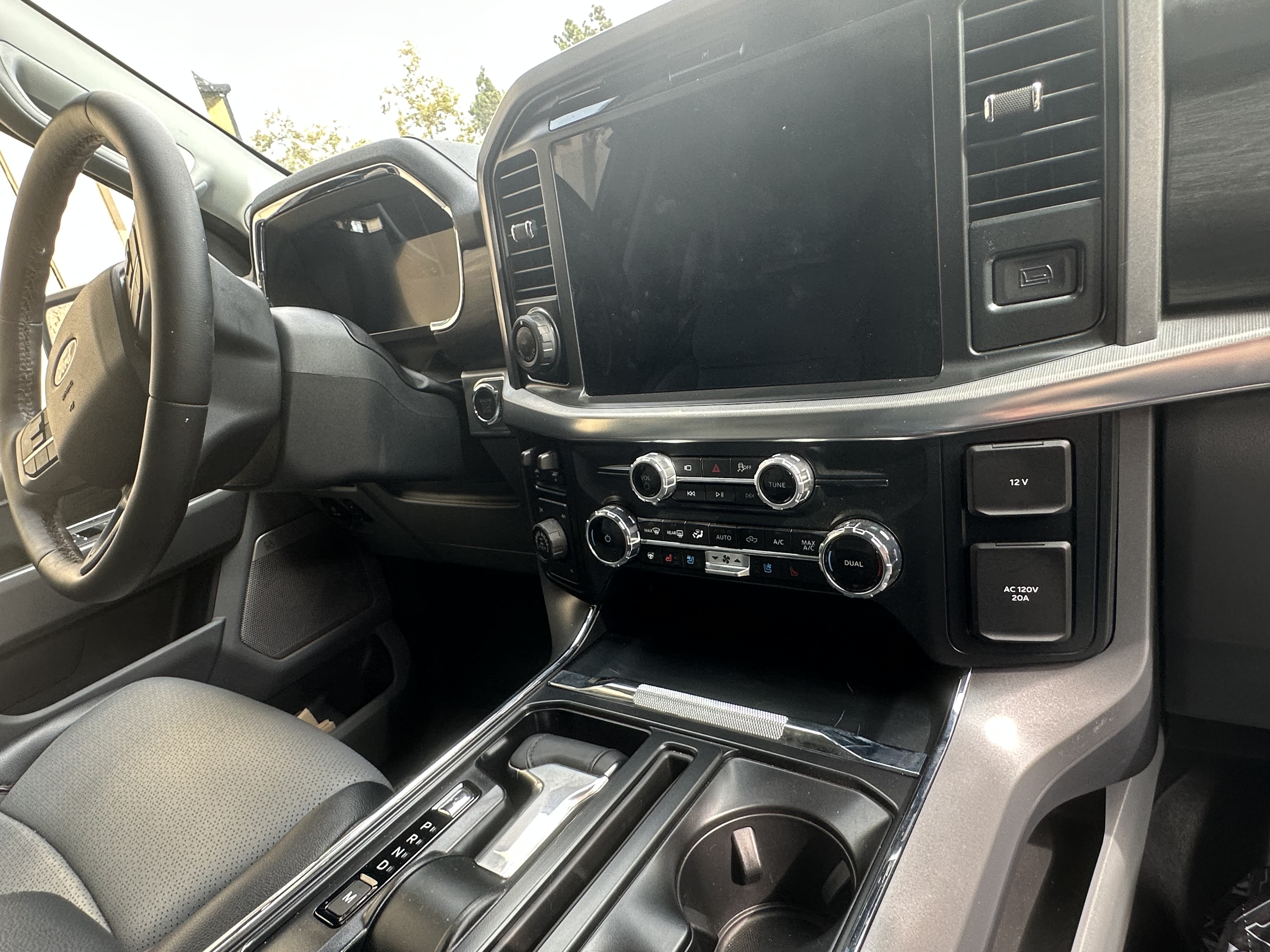 Used 2025 Ford F150 Lariat w/ Equipment Group 501A Mid AWD/4WD image 8