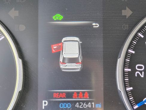 Used 2021 Toyota RAV4 XLE Premium AWD/4WD image 18