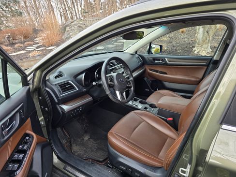 Used 2017 Subaru Outback 2.5i Touring image 8