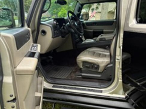 Used 2005 HUMMER H2 w/ Preferred Equipment Group AWD/4WD image 8