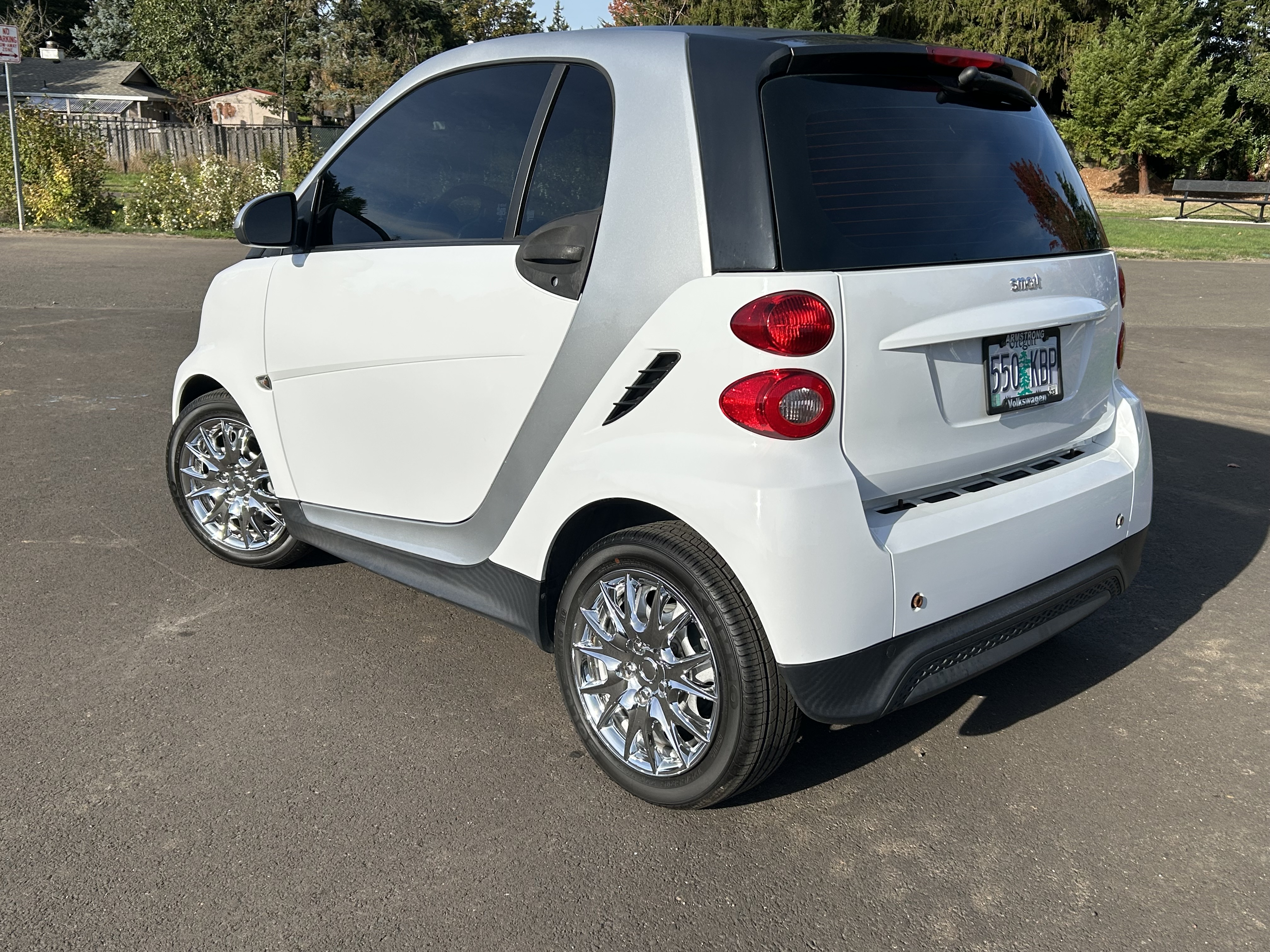 Used 2014 smart fortwo pure RWD image 9