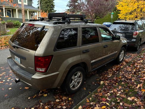 Used 2005 Jeep Grand Cherokee Laredo image 9