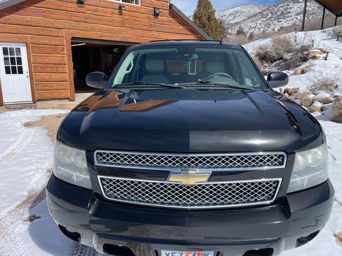 Used 2011 Chevrolet Tahoe LTZ image 2