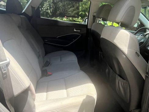Used 2018 Hyundai Santa Fe SE w/ Cargo Package FWD image 4