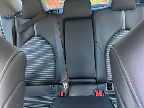 Used 2022 Toyota Camry SE FWD image 5