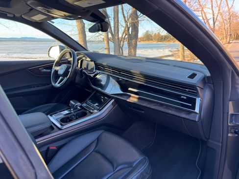 Used 2019 Audi Q8 Premium Plus w/ Premium Plus image 13