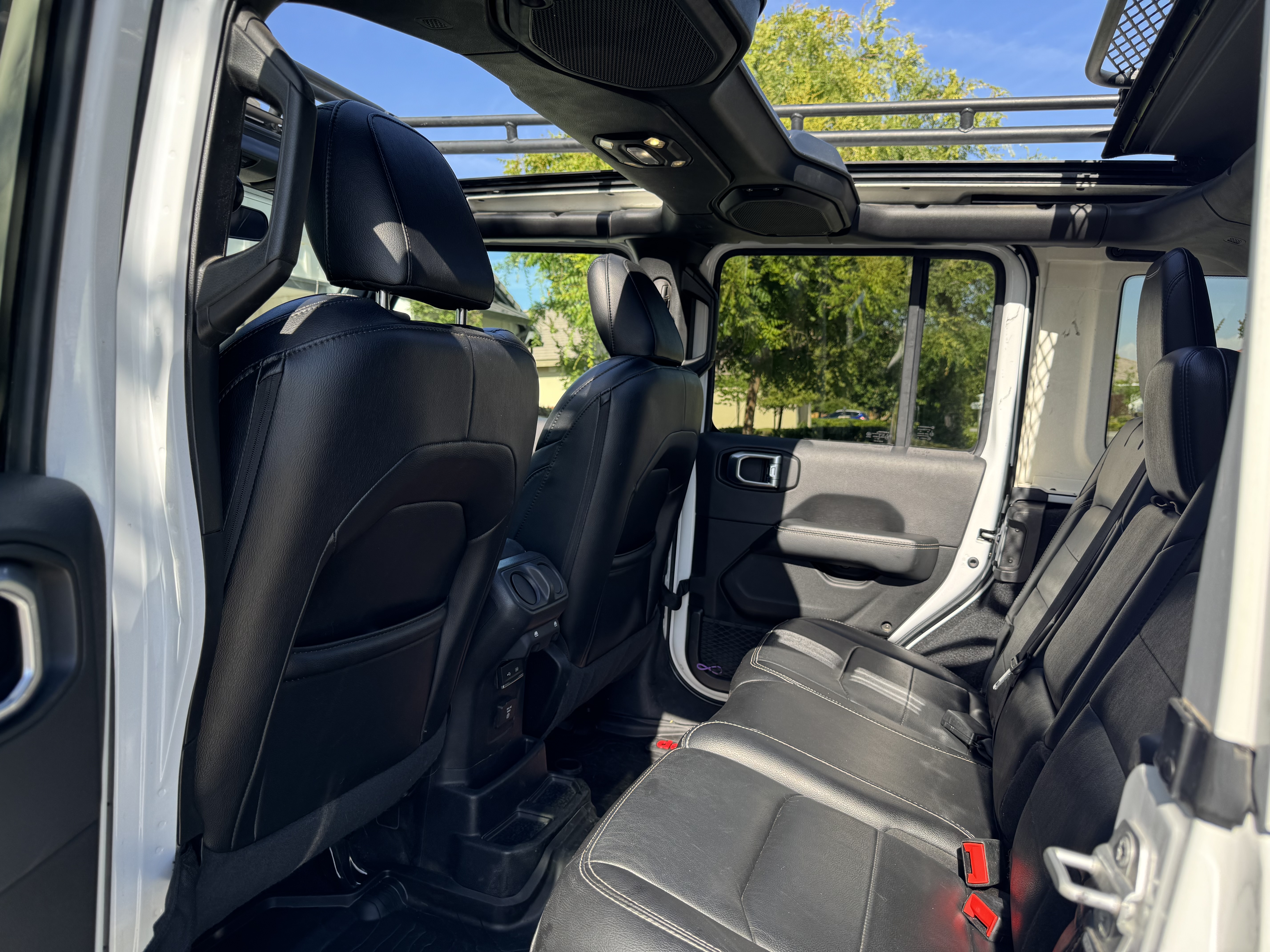 Used 2020 Jeep Wrangler Unlimited Sahara w/ LED Lighting Group AWD/4WD image 9