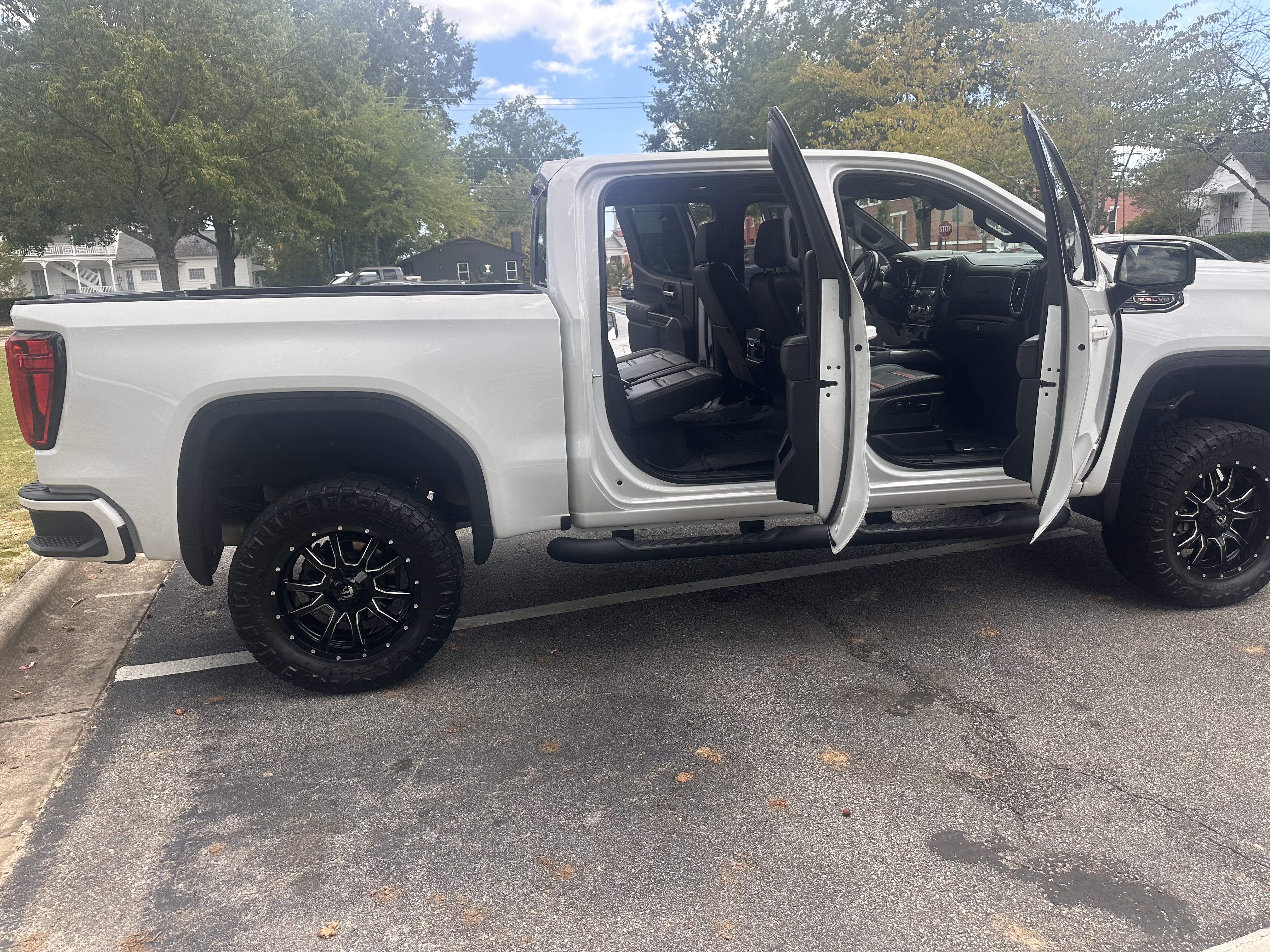 Used 2020 GMC Sierra 1500 AT4 w/ AT4 Premium Package AWD/4WD image 6