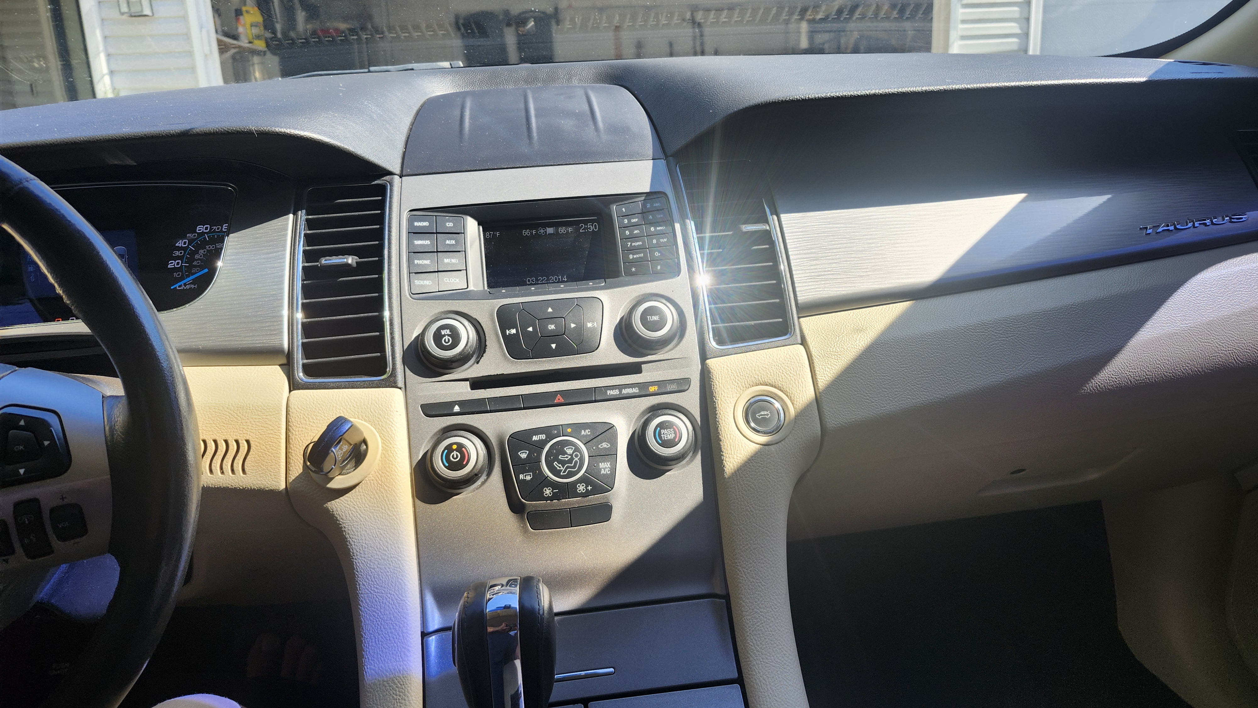 Used 2014 Ford Taurus SEL FWD image 15