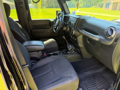 Used 2015 Jeep Wrangler Unlimited Sport AWD/4WD image 9