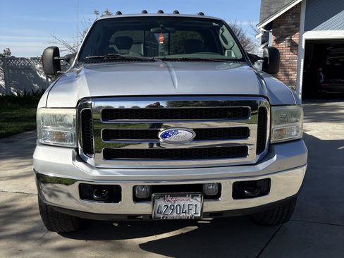 Used 2005 Ford F350 XLT image 4