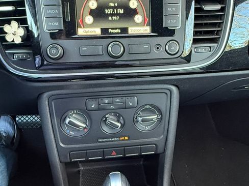 Used 2015 Volkswagen Beetle 1.8T image 18