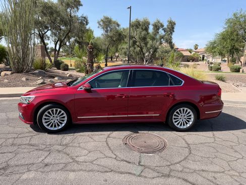 Used 2016 Volkswagen Passat 1.8T SE w/ Lighting Package (P06) FWD image 1
