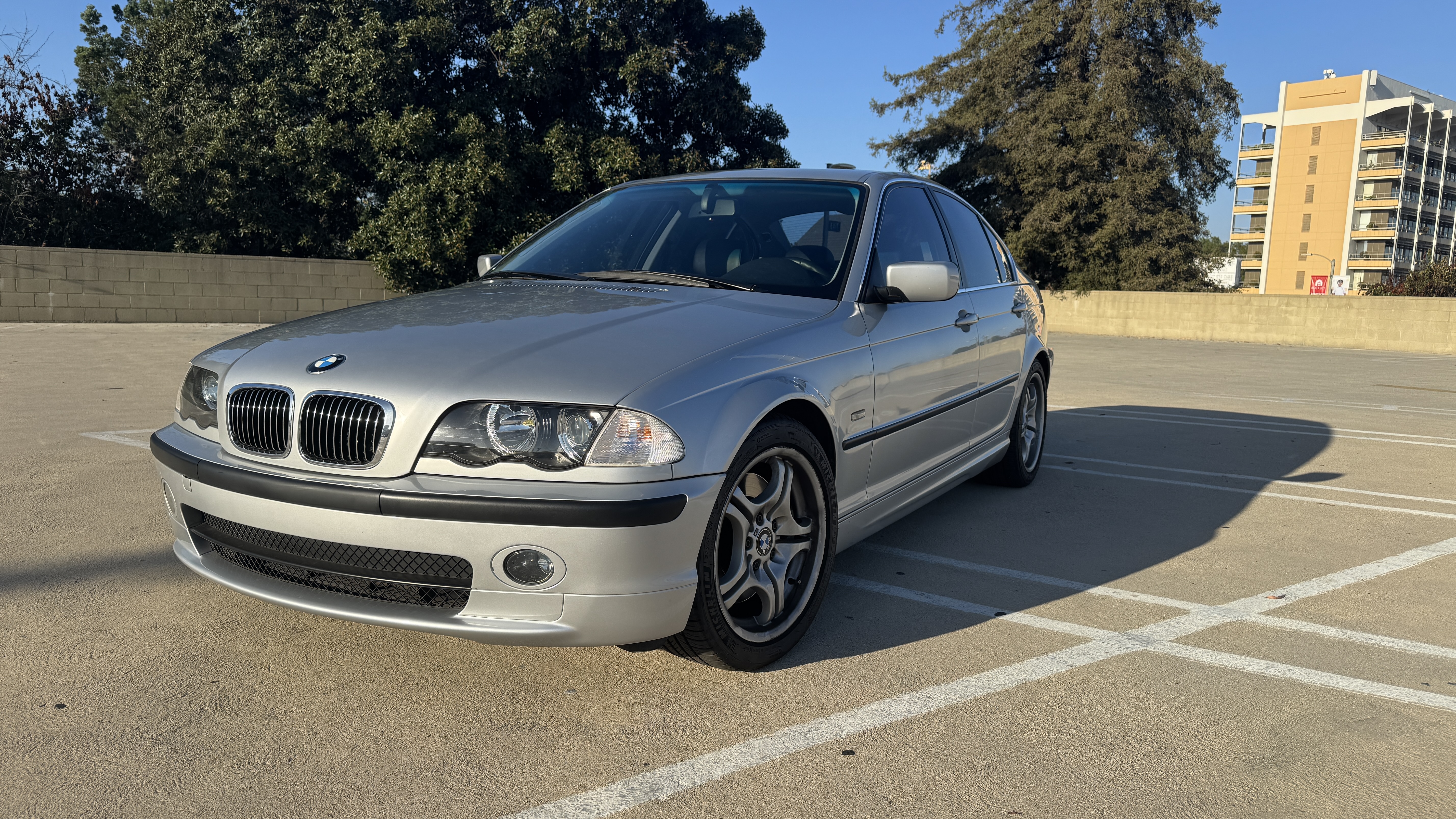 Used 2001 BMW 330i Sedan image 2
