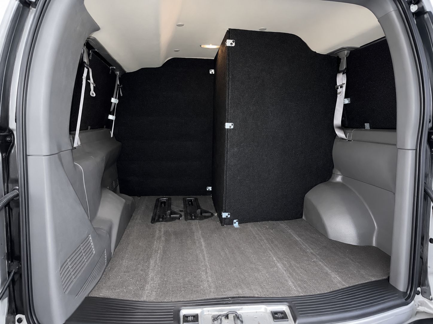 Used 2017 Chevrolet Express 3500 LT w/ LT Preferred Equipment Group RWD image 21