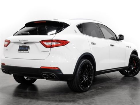 Used 2018 Maserati Levante S image 2