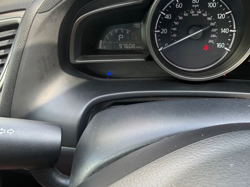 Used 2018 MAZDA MAZDA3 Sport FWD image 19