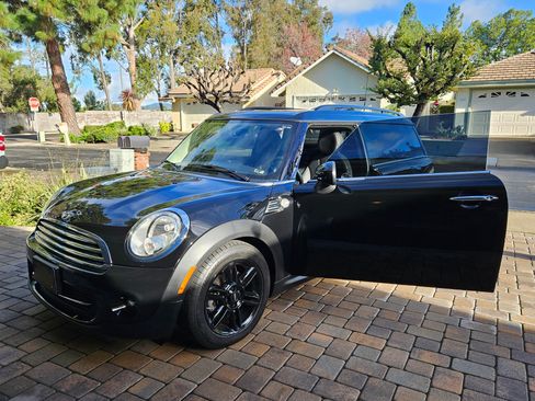 Used 2013 MINI Cooper Clubman Cooper Hatchback 3D image 9