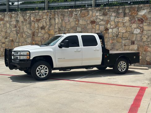 Used 2014 Chevrolet Silverado 2500 LT w/ Z71 Appearance Package image 2