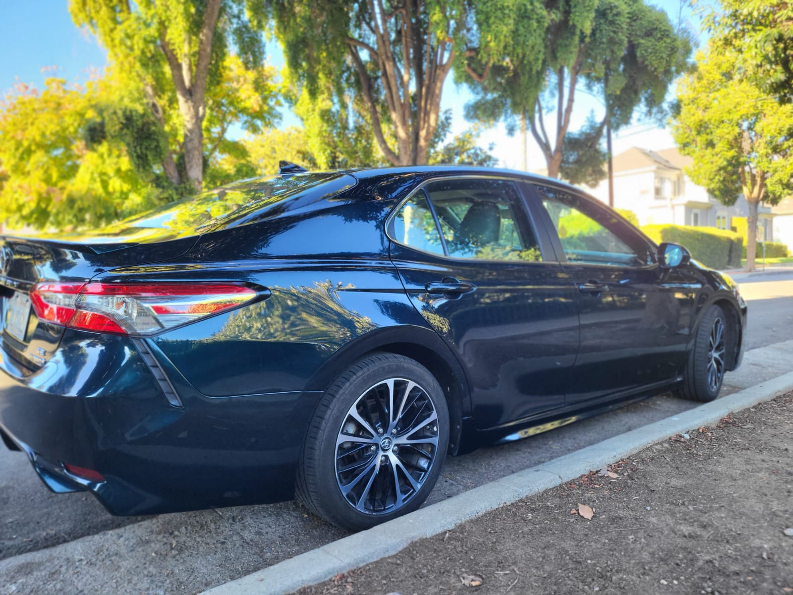 Used 2019 Toyota Camry SE FWD image 10