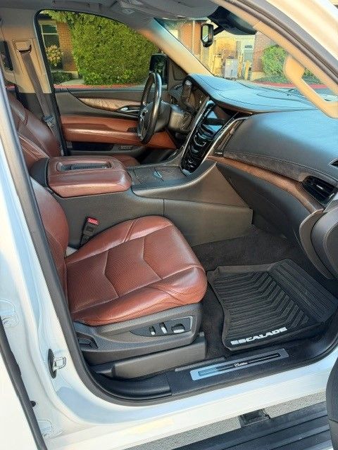Used 2016 Cadillac Escalade Premium AWD/4WD image 16