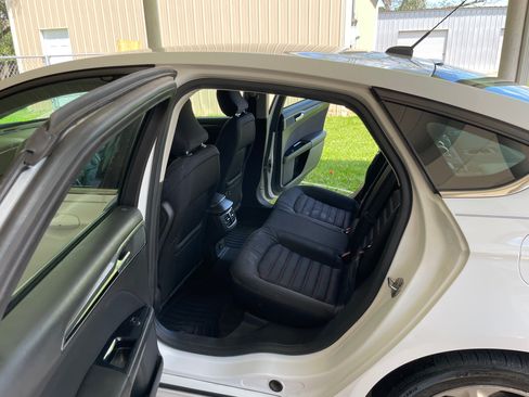 Used 2015 Ford Fusion SE w/ Equipment Group 201A image 13