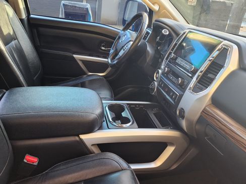 Used 2020 Nissan Titan SL w/ Moonroof Package image 20