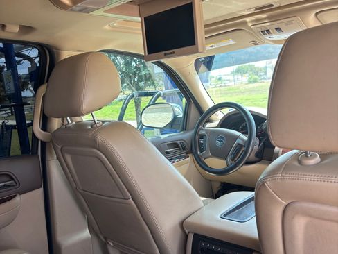 Used 2010 Chevrolet Tahoe LTZ image 12