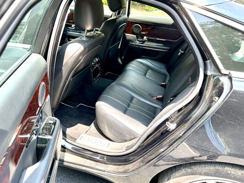 Used 2013 Jaguar XJ image 10