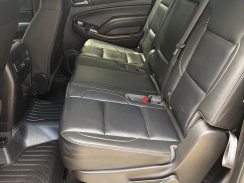 Used 2019 Chevrolet Suburban LT RWD image 15