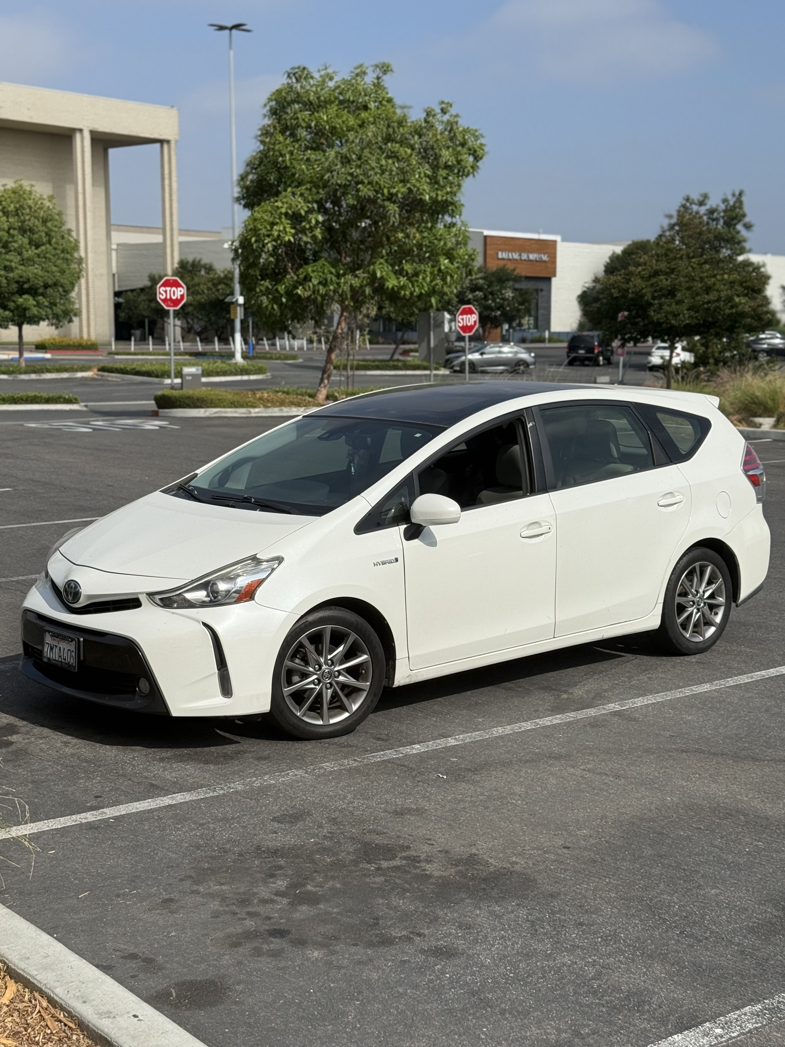 Used 2015 Toyota Prius V Five w/ Advanced Technology Package FWD image 1