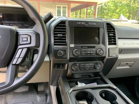 Used 2022 Ford F450 XLT w/ XLT Value Package image 4