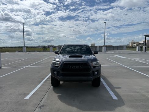 Used 2017 Toyota Tacoma TRD Sport w/ Tow Package RWD image 6
