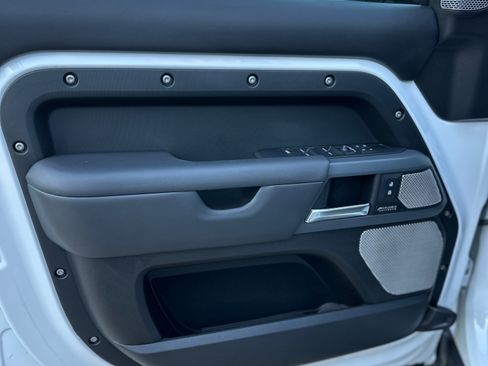 Used 2023 Land Rover Defender 130 X-Dynamic SE image 17