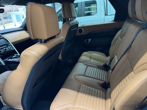 Used 2018 Land Rover Discovery HSE Luxury image 11