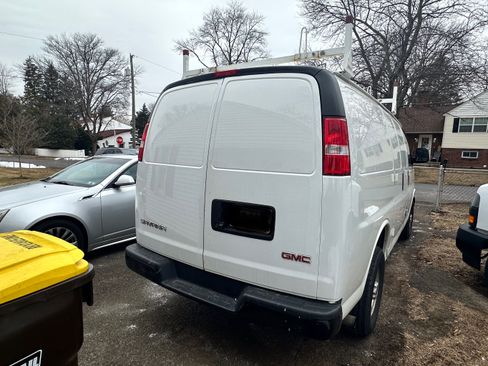 Used 2018 GMC Savana 2500 image 2