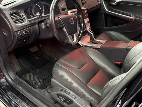 Used 2018 Volvo V60 T5 Cross Country w/ Convenience Package image 13