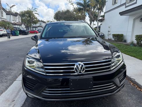 Used 2015 Volkswagen Touareg VR6 image 1