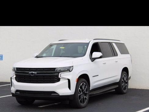 Used 2021 Chevrolet Suburban RST w/ Luxury Package image 2